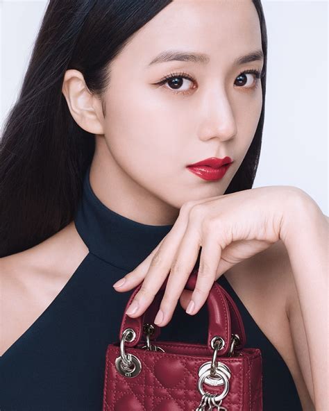 Jisoo Dior red lipstick